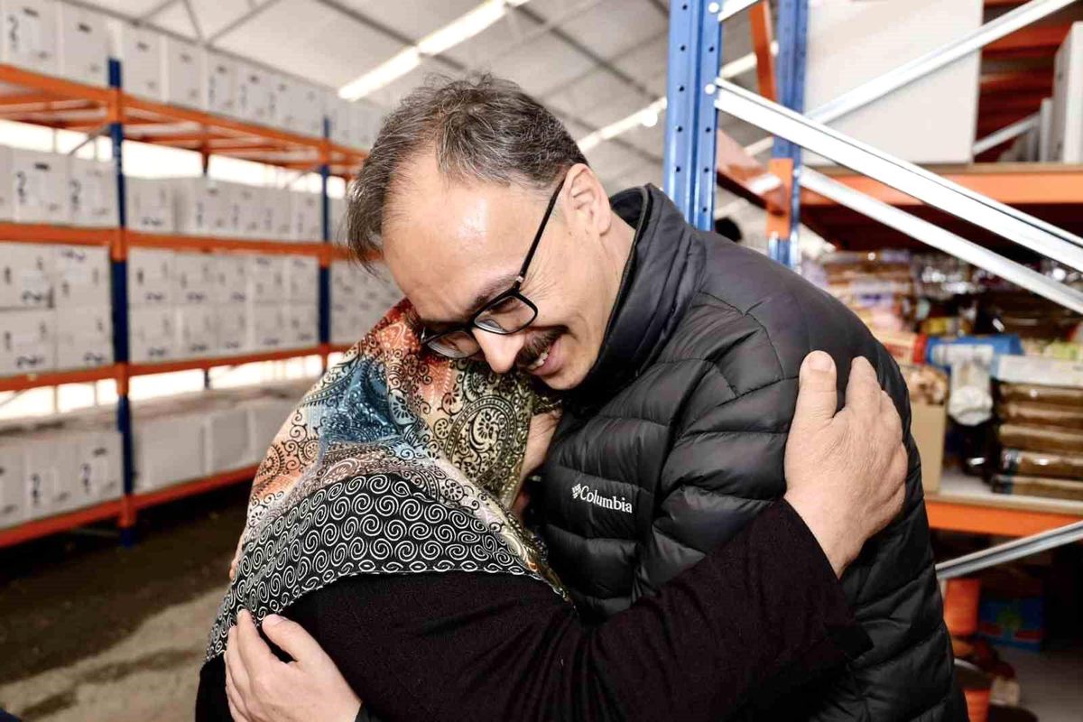 Vali Kızılkaya Elbistan'a açılan sosyal markette inceleme yaptı