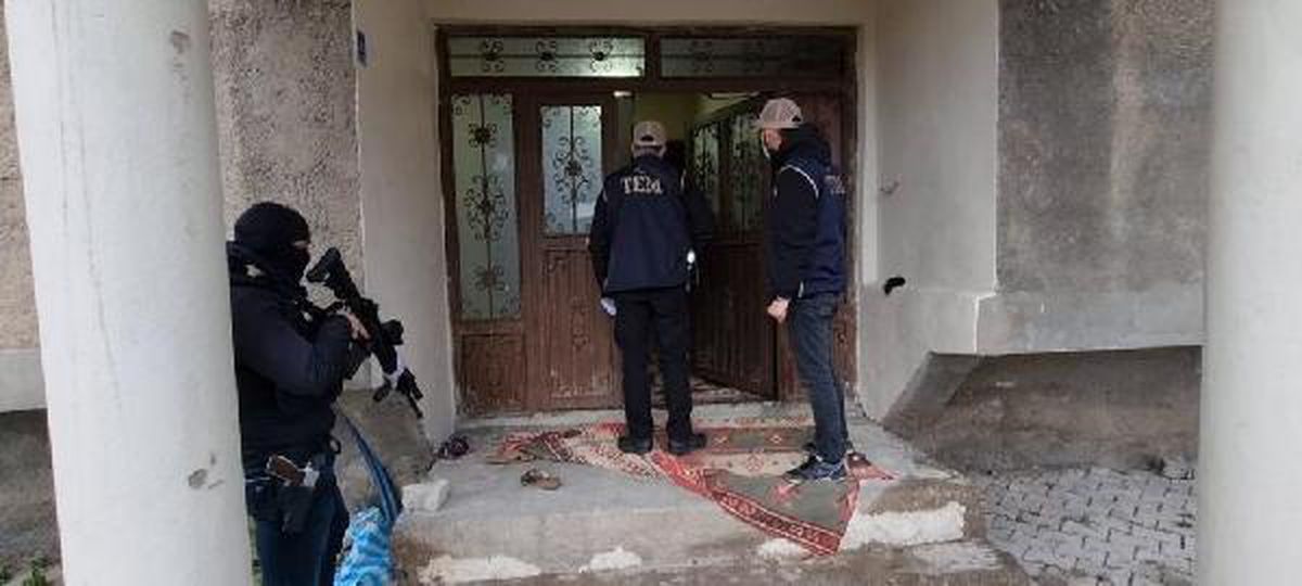 Yüksekova\'da Yeşil Sol Parti\'nin seçim bürosuna saldıran 15 şüpheli gözaltına alındı