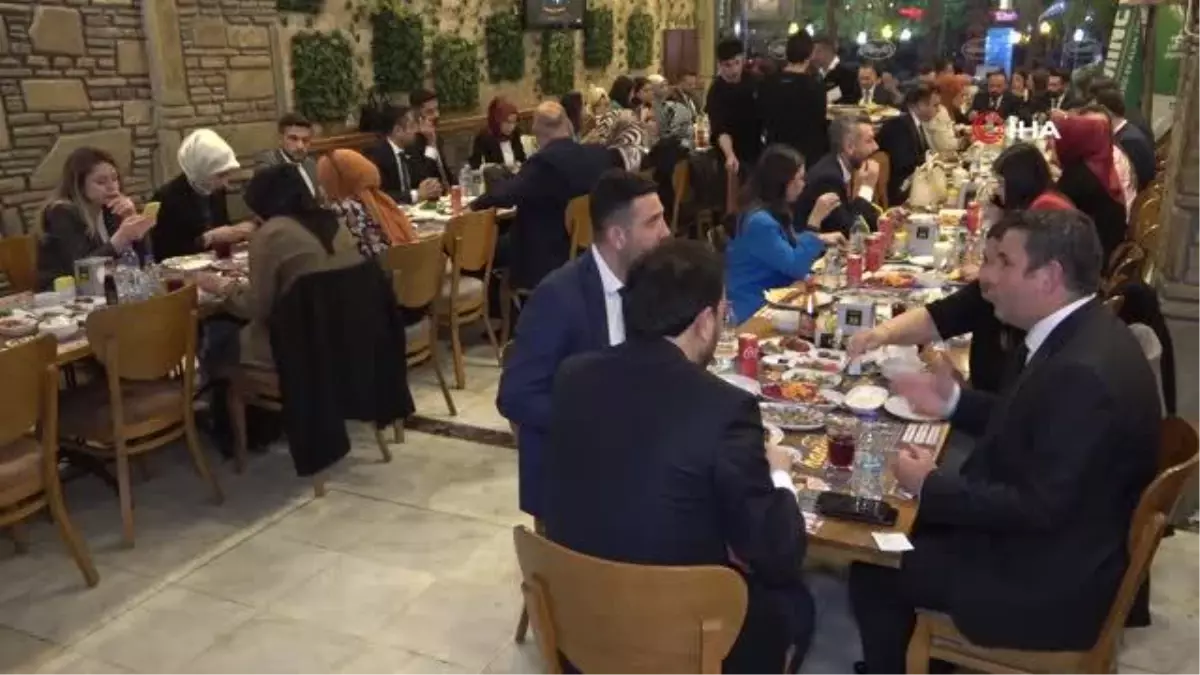 10 çeşit meze ile servis ediliyor: Adana Kebap iftarda hem gözü hem de mideyi doyuruyor