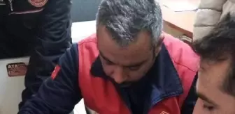 Adana'da Olta Kancası Kolu Sapan Balıkçıya İtfaiye Müdahalesi