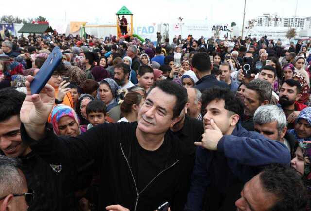 Afet bölgelerini unutmayan Acun Ilıcalı, 30 bin depremzede çocuğa oyuncak dağıttı Afet bölgelerini unutmayan Acun Ilıcalı, 30 bin depremzede çocuğa oyuncak dağıttı