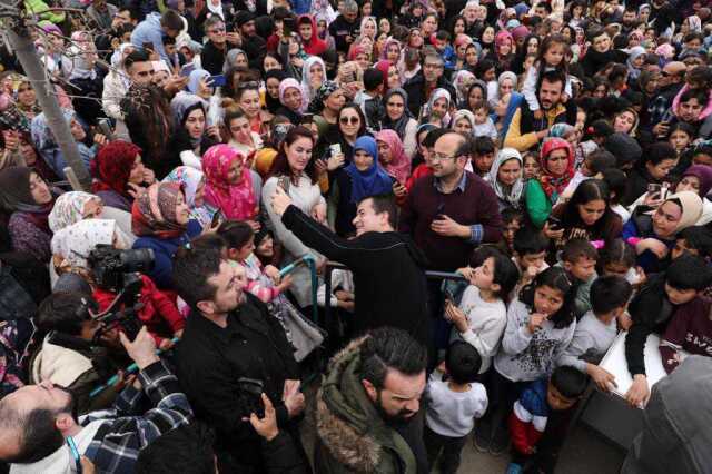 Afet bölgelerini unutmayan Acun Ilıcalı, 30 bin depremzede çocuğa oyuncak dağıttı Afet bölgelerini unutmayan Acun Ilıcalı, 30 bin depremzede çocuğa oyuncak dağıttı