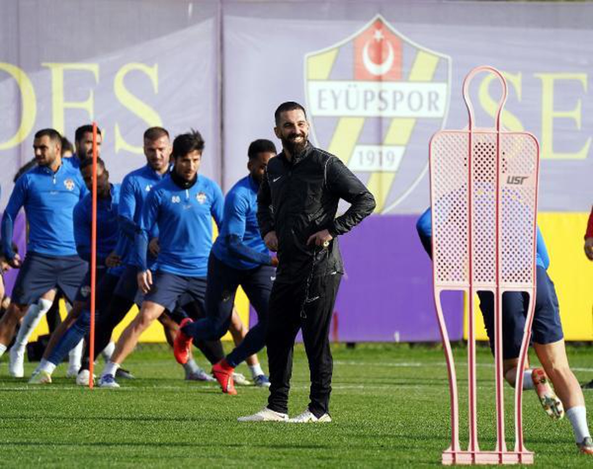 Arda Turan, Eyüpspor\'un yeni teknik direktörü