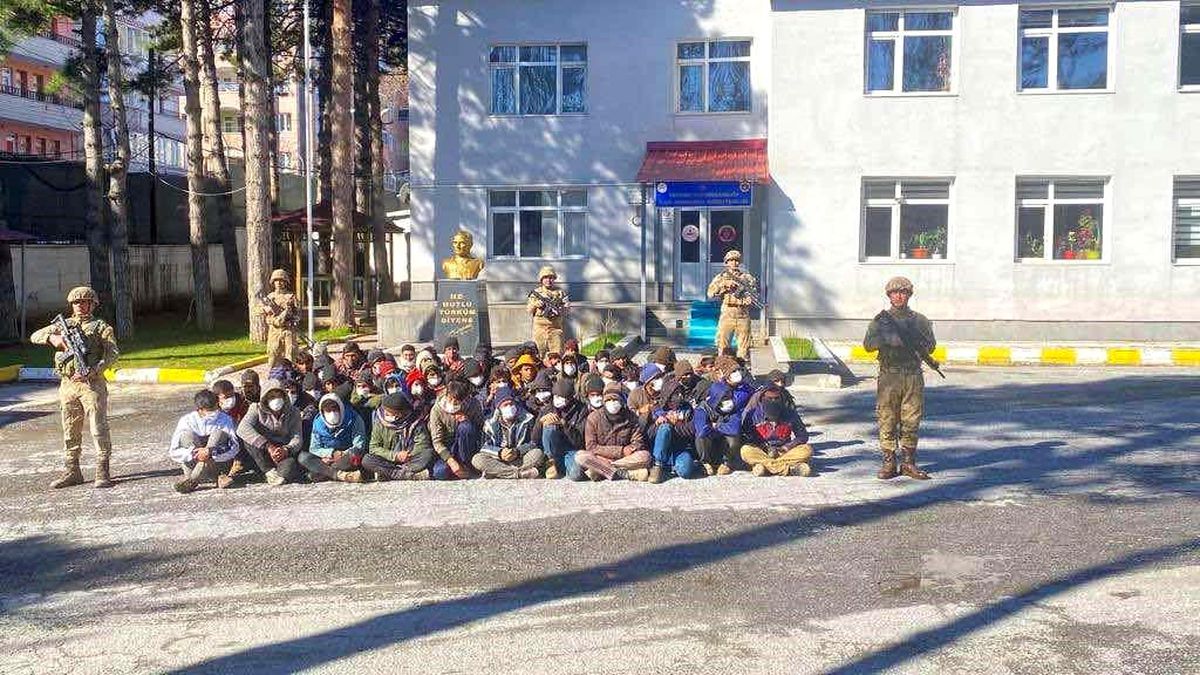 Bitlis\'te 70 düzensiz göçmen yakalandı