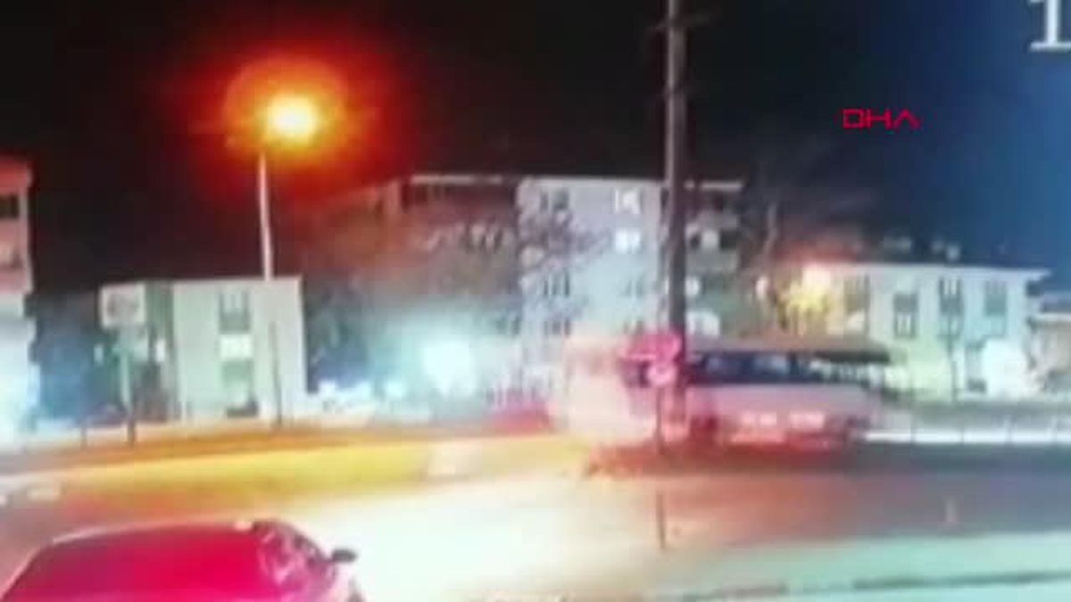 BURSA'DA MOTOSİKLETLİLERİN ÇARPIŞTIĞI KAZA ANI KAMERADA 1 ÖLÜ