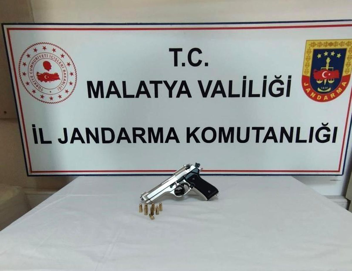 Çadır talebinde bulunan şahsın üzerinden ruhsatsız silah çıktı