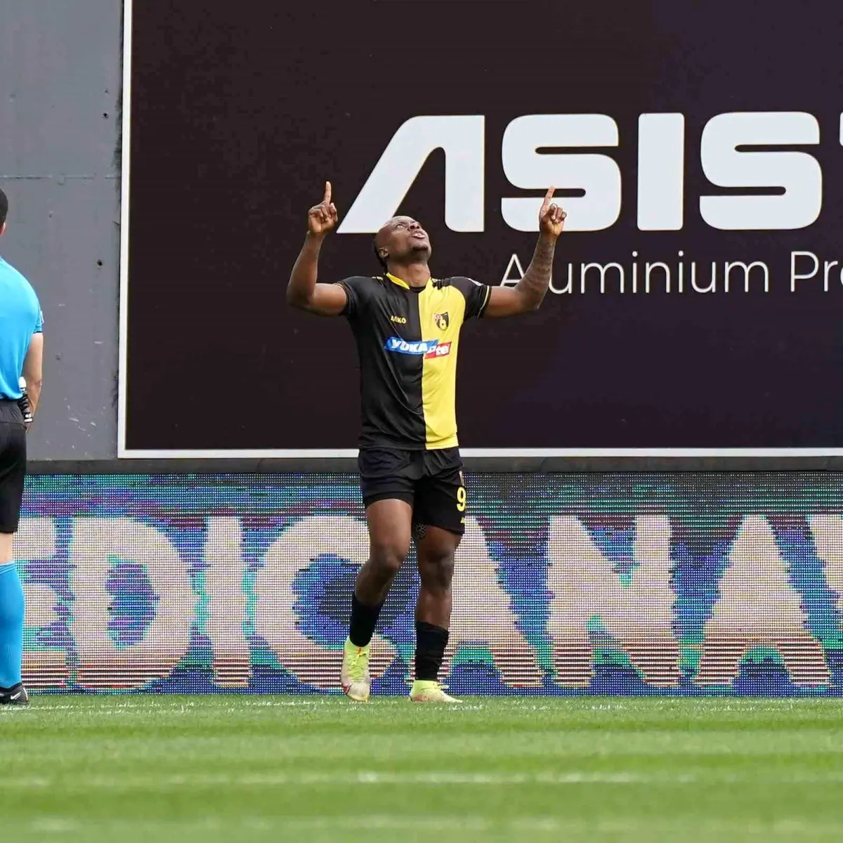 Emeka Eze, Süper Lig\'deki ilk golünü attı