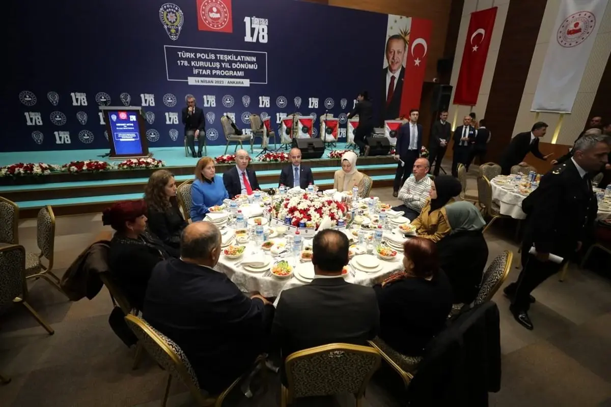 Emniyet Genel Müdürü, Ankara\'da şehit aileleri, gaziler ve depremzedeler için iftar programı düzenledi