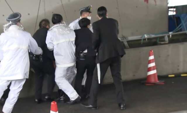 Japonya Başbakanı Kişida'nın, Wakayama ziyaretinde patlama sesi duyuldu Japonya Başbakanı Kişida'nın, Wakayama ziyaretinde patlama sesi duyuldu