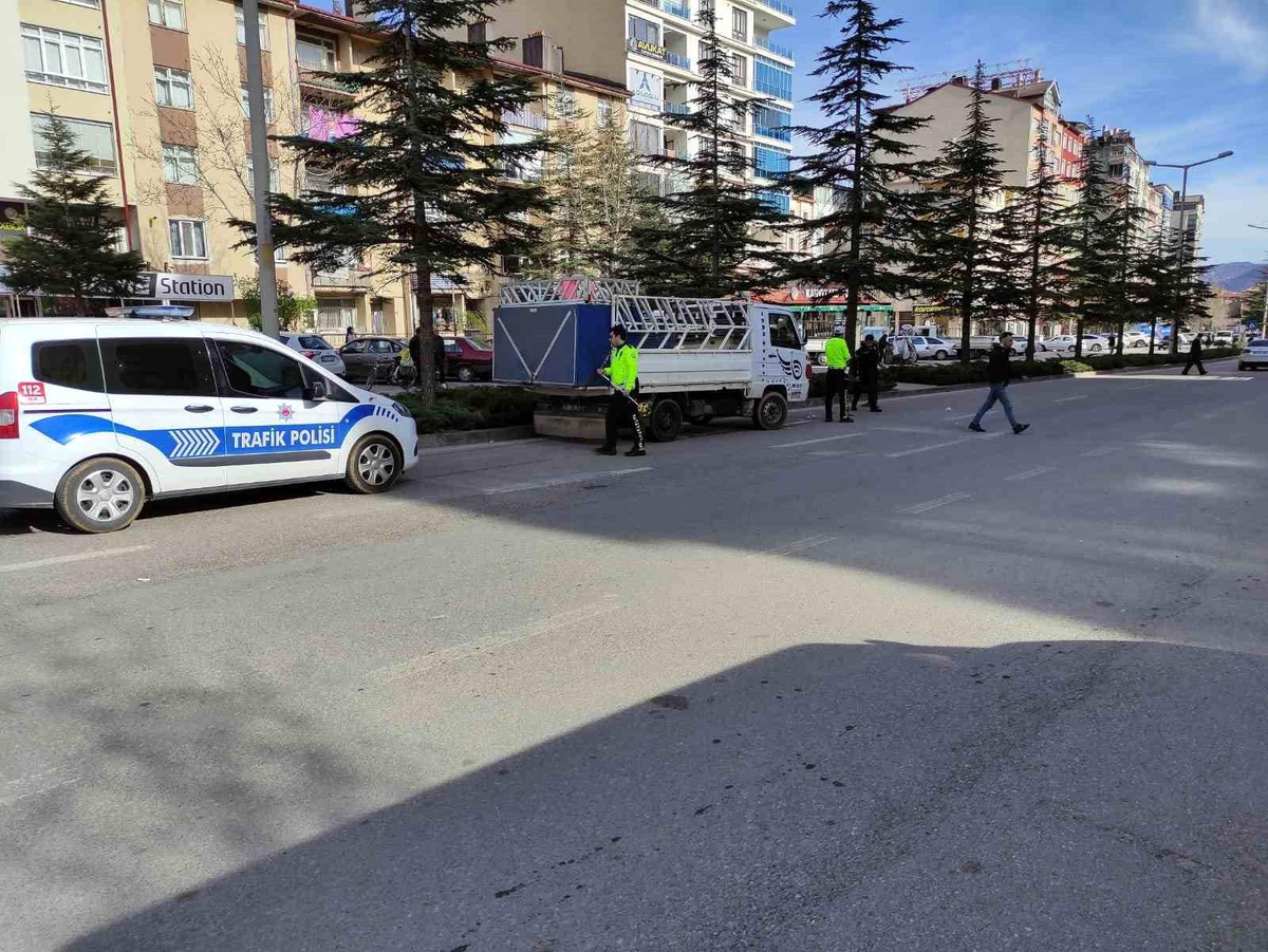 Konya\'da kamyonet yayalara çarptı: 2 yaralı
