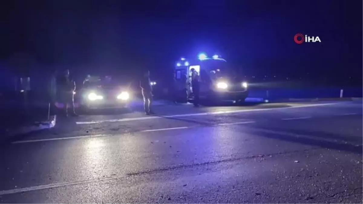 Şarkışla'da tır ile otomobil çarpıştı: 3 yaralı