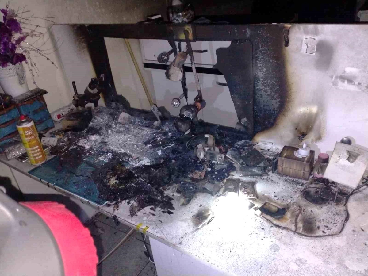 Siirt\'te bir iş yerinde çıkan yangında elektronik eşya ve cep telefonları kül oldu