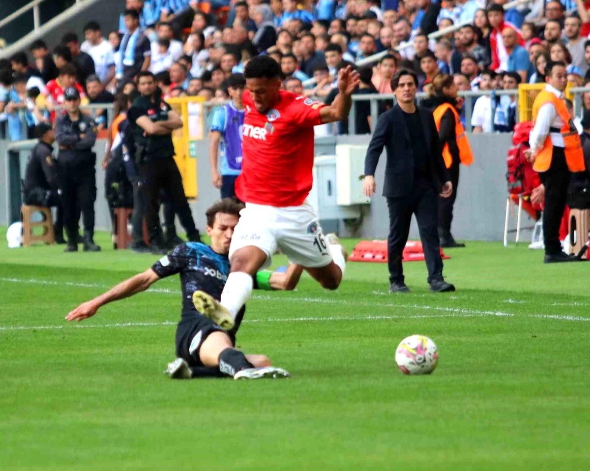 Spor Toto Süper Lig: Adana Demirspor: 3 Kasımpaşa: 0 (İlk yarı)