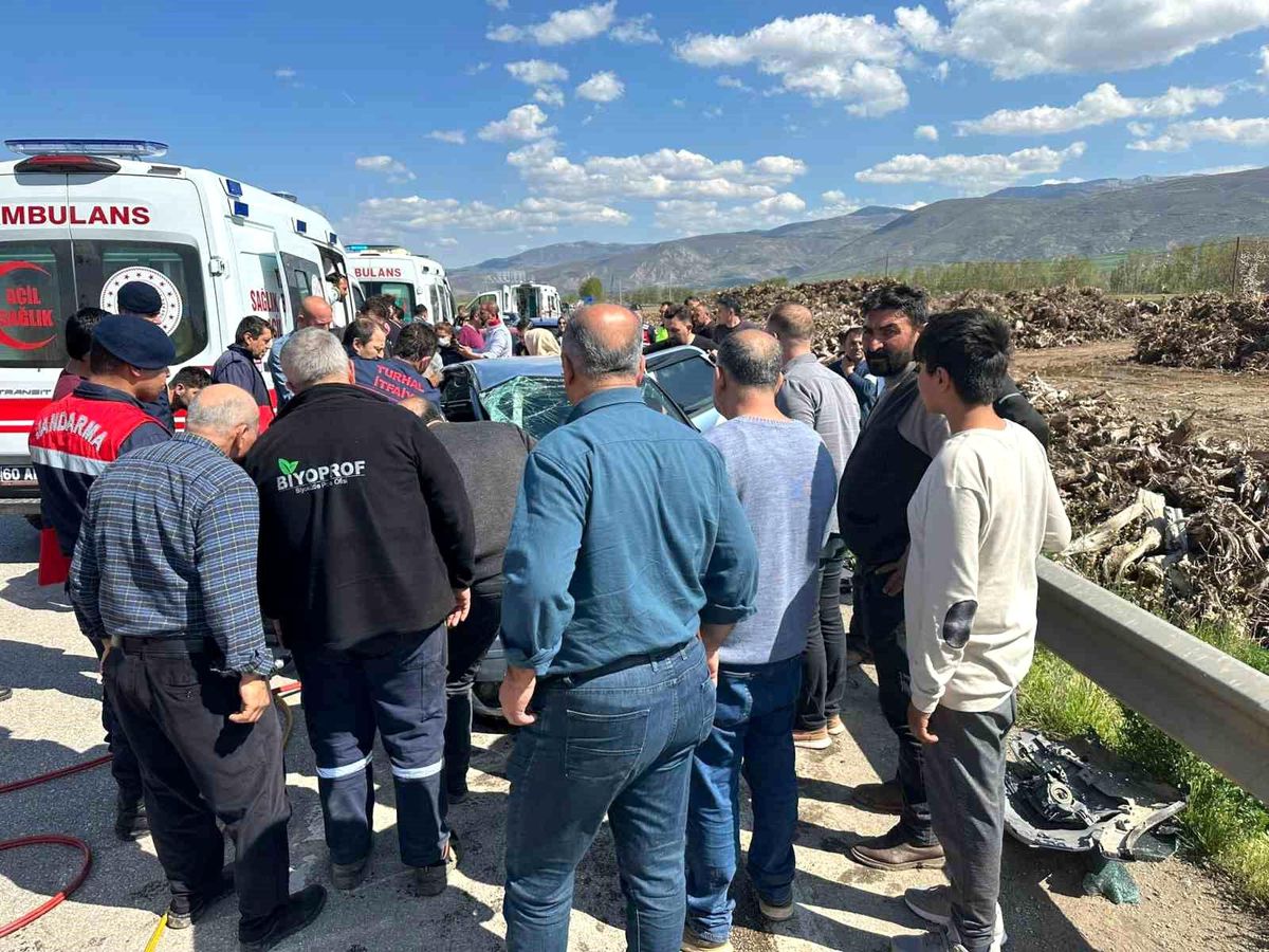 Tokat'ta trafik kazası: 1'i bebek 8 yaralı