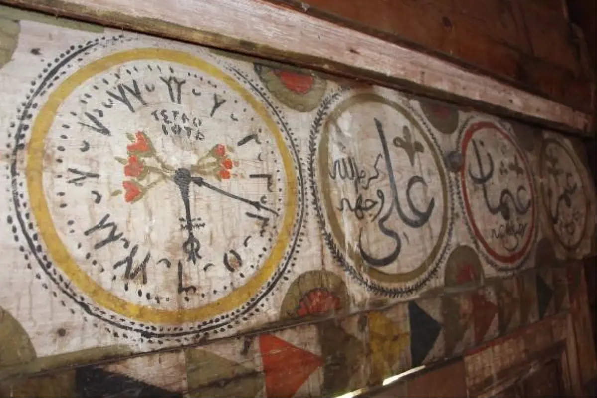 4 ASIRLIK AHŞAP CAMİDEKİ 5.19'U GÖSTEREN SAATİN SIRRI ÇÖZÜLEMEDİ