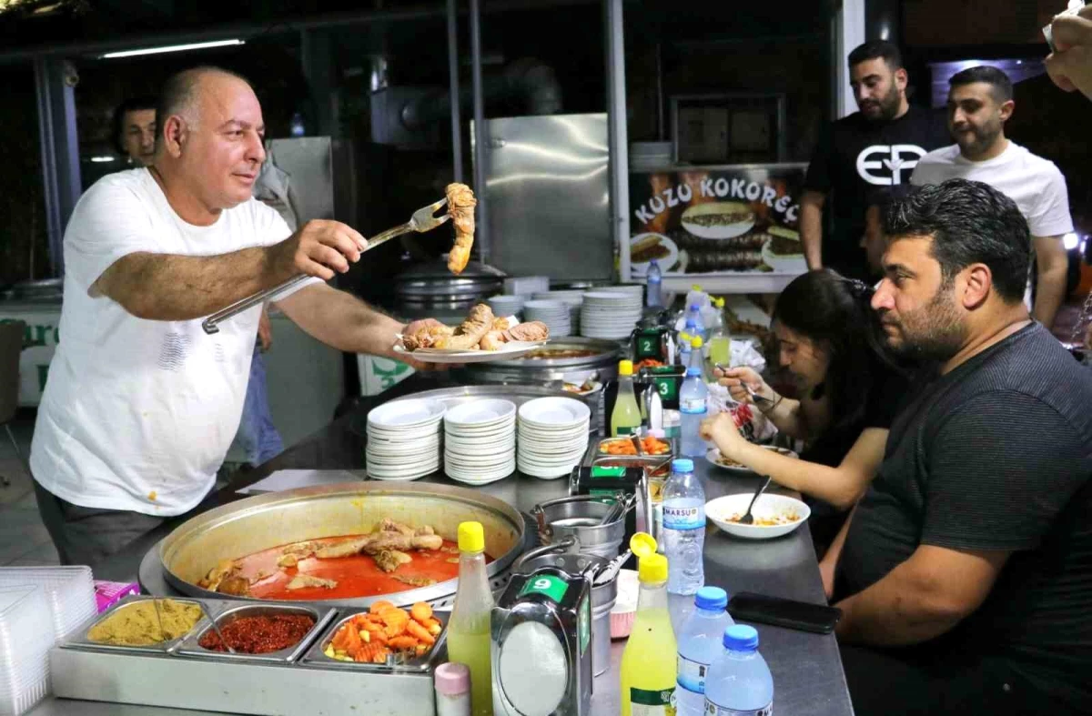 Adanalılar iftar sonrası yöresel lezzetlere talep gösteriyor