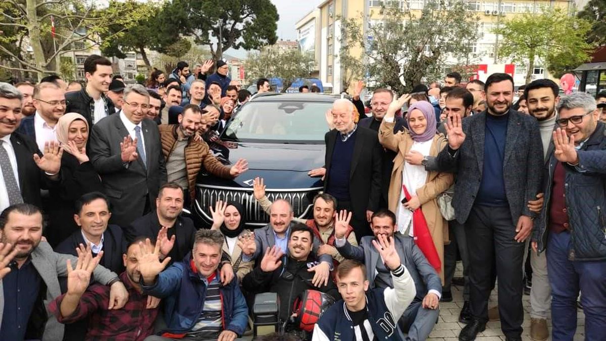 Bakan Varank\'a Togg\'un başkenti Gemlik\'te sevgi seli