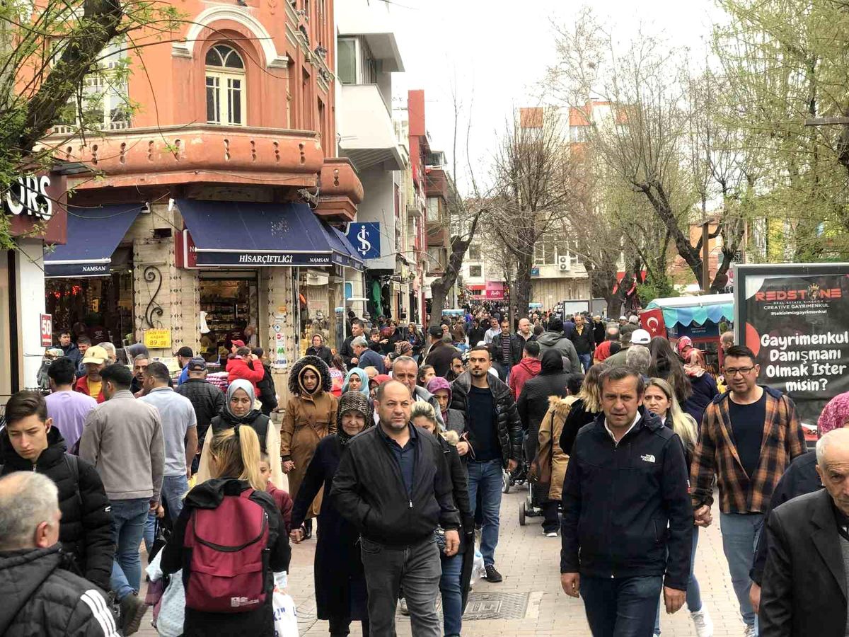 Bayram öncesi son hafta sonunda sokaklar doldu taştı