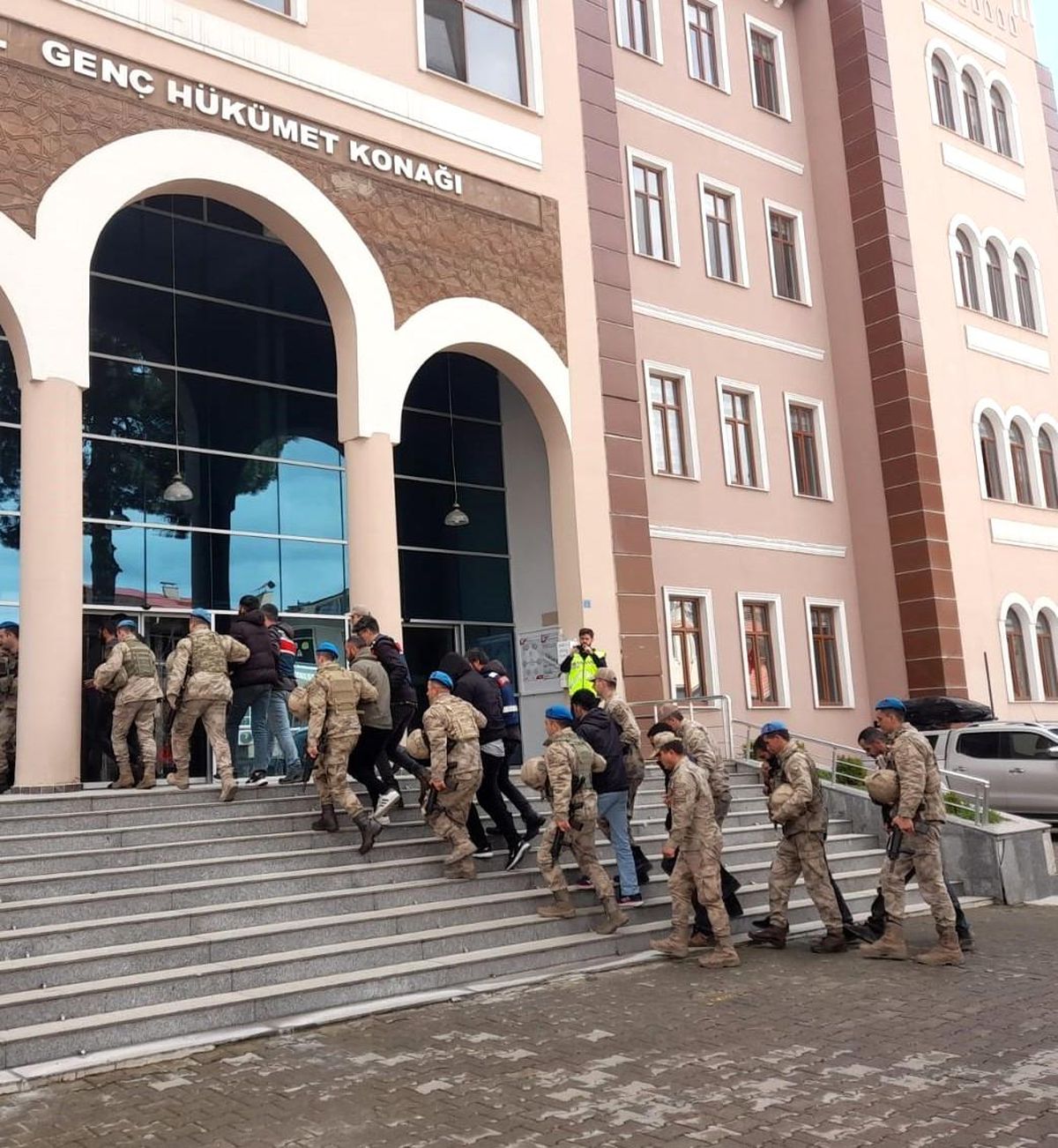 Bingöl\'de uyuşturucu operasyonu: 8 tutuklama