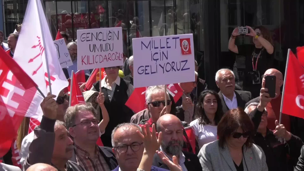 CHP İzmir, Bir Günde Dört Seçim Ofisi Açtı. İl Başkanı Aslanoğlu: "21 Yıldır Atatürk\'ü Ağzına Almayanlar Bize Atatürk Dersi Vermeye Çalışıyorlar"