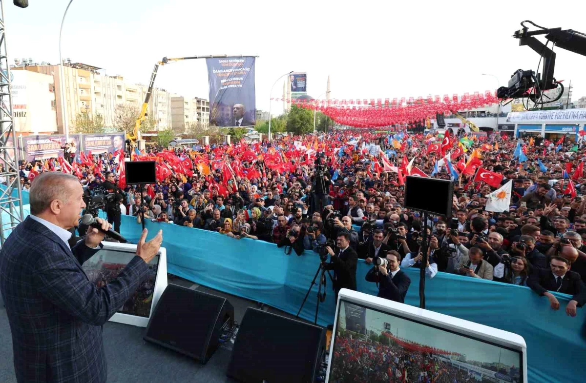 Cumhurbaşkanı Erdoğan: "Ekonomik sıkıntı ve hayat pahalılığını yine biz çözeceğiz"