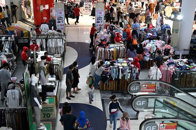 Endonezya'da Gece Pazarları Ramazan Bayramı Öncesinde Yoğun İlgi Görüyor