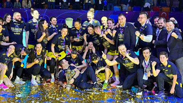 EuroLeague finalinde ÇBK Mersin Yenişehir Belediyesi'ni mağlup eden Fenerbahçe Kadın Basketbol Takımı, Avrupa şampiyonu oldu