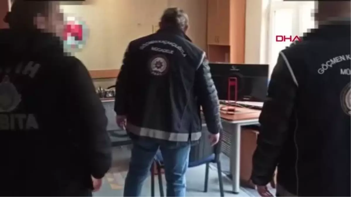 FATİH\'TE YABANCILARA SAHTE BELGEYLE İZİN ÇIKARANLARA OPERASYON