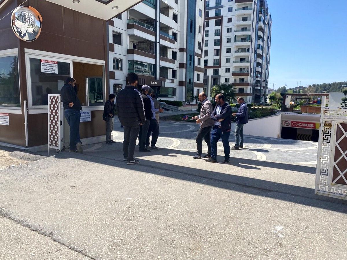 Hırsız sandıkları firma çalışanını dövdüler