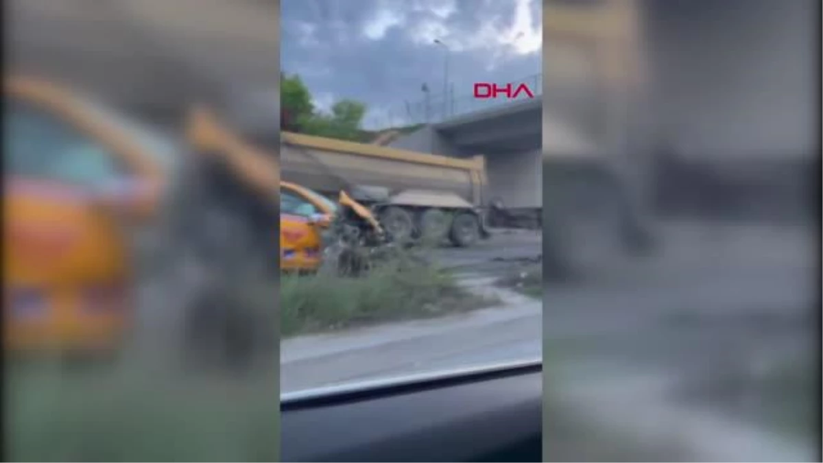 Arnavutköy\'de 3 aracın karıştığı kazada 1 kişi yaralandı