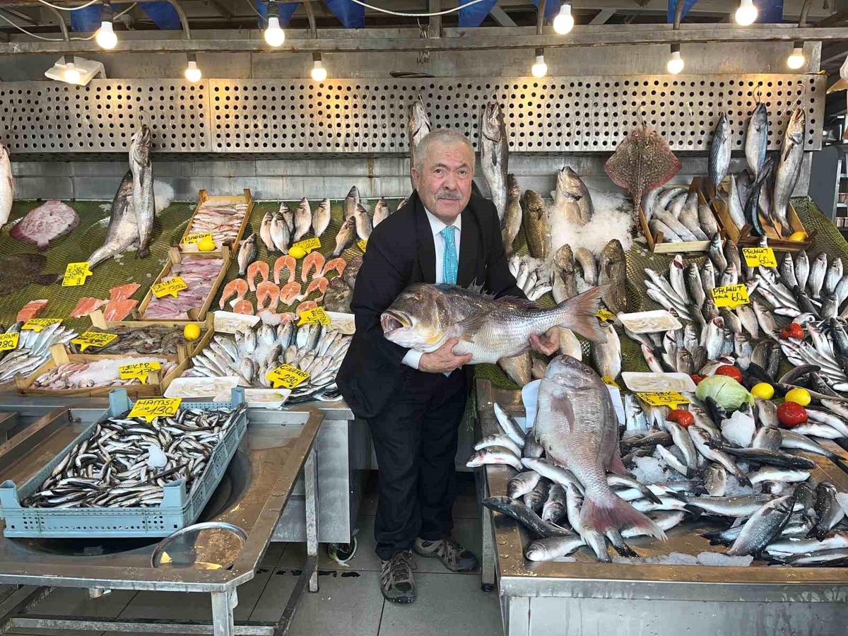 İstanbul'da balıkçılar 20 kiloluk Mercan balığı yakaladı
