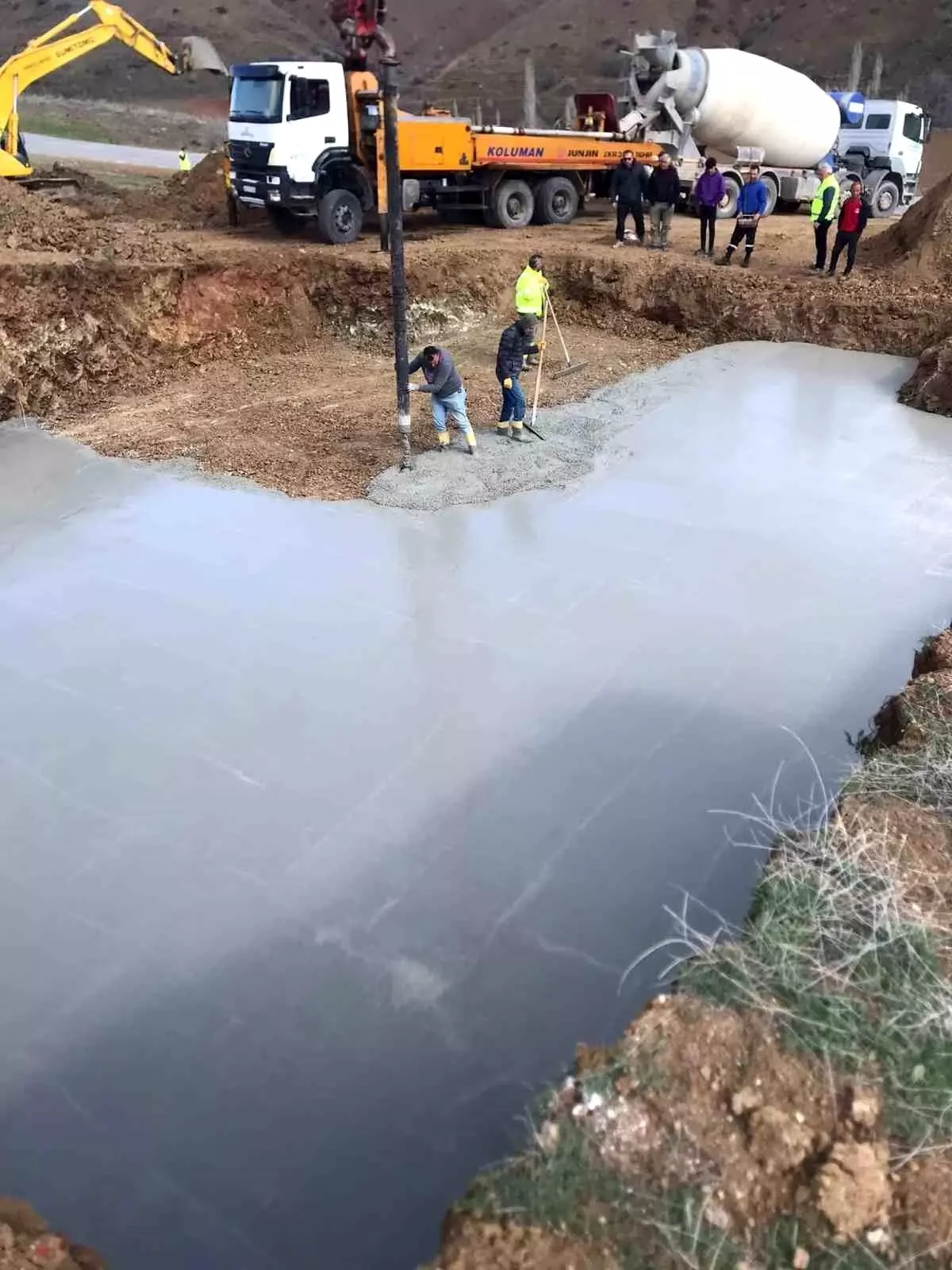 Kahramanmaraş\'ta 10 saniyede haritadan silinen mahallede köy evlerinin yapımına başlandı