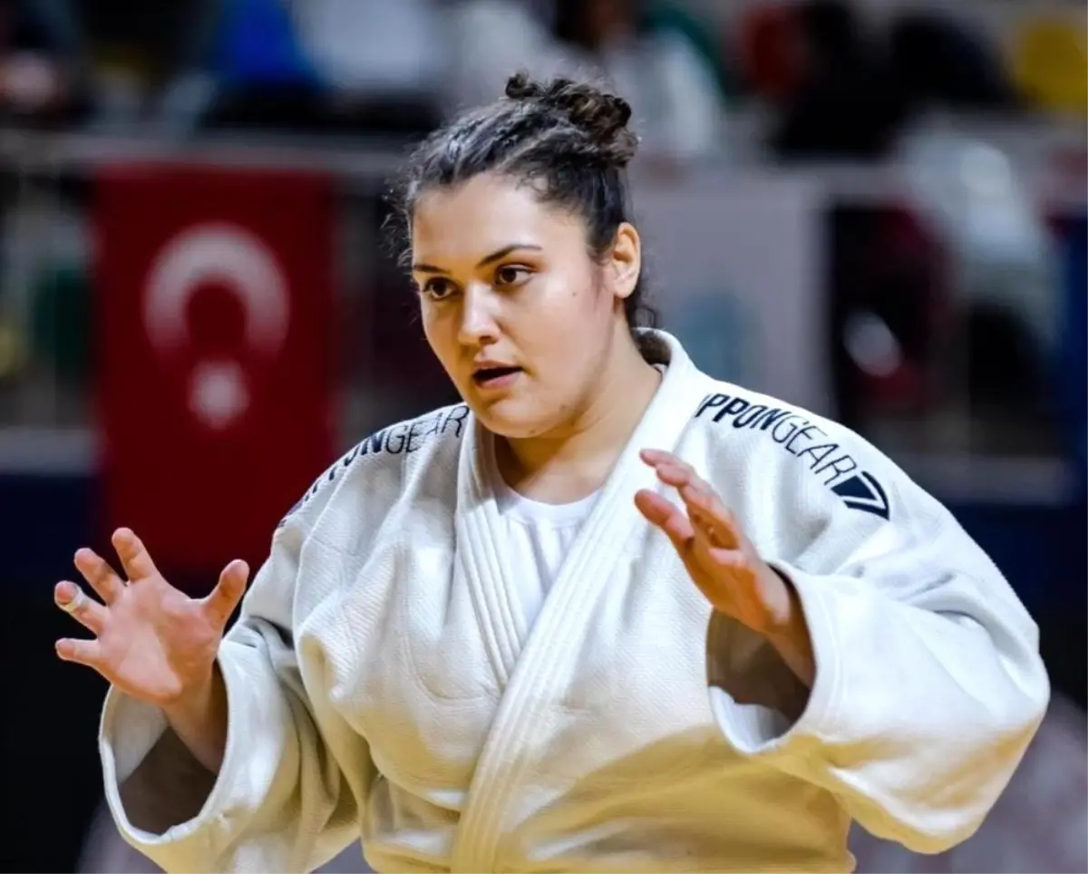 Manisalı Duygu Dirgen, Fransız\'ı devirdi, altın madalyayı kaptı