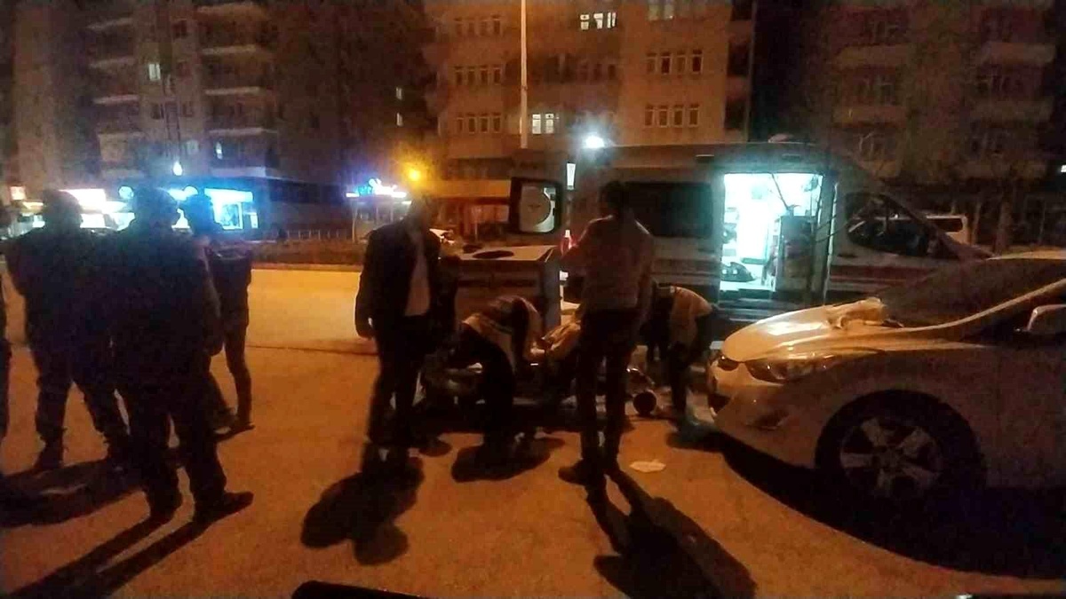 Motosiklete çarptı, bırakıp kaçtı