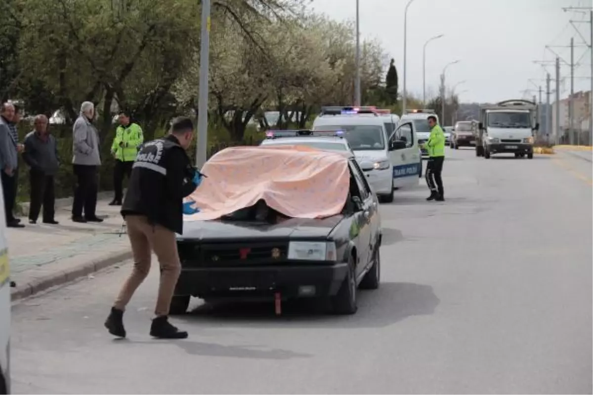 Otomobil çarpmasıyla ön camdan içeri giren yaya, hayatını kaybetti