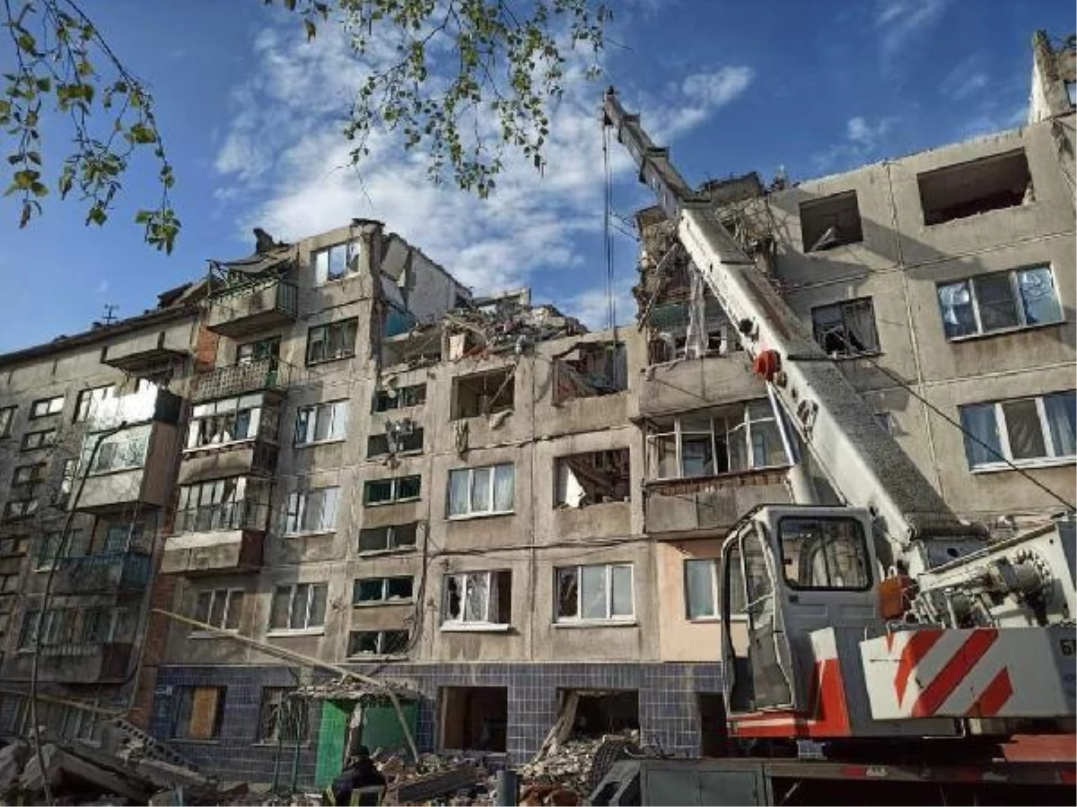 Rusya, Donetsk\'te 5 katlı apartmanı vurdu: 11 ölü, 22 yaralı