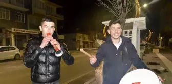 Sahurda davul geleneğini gençler yaşatıyor