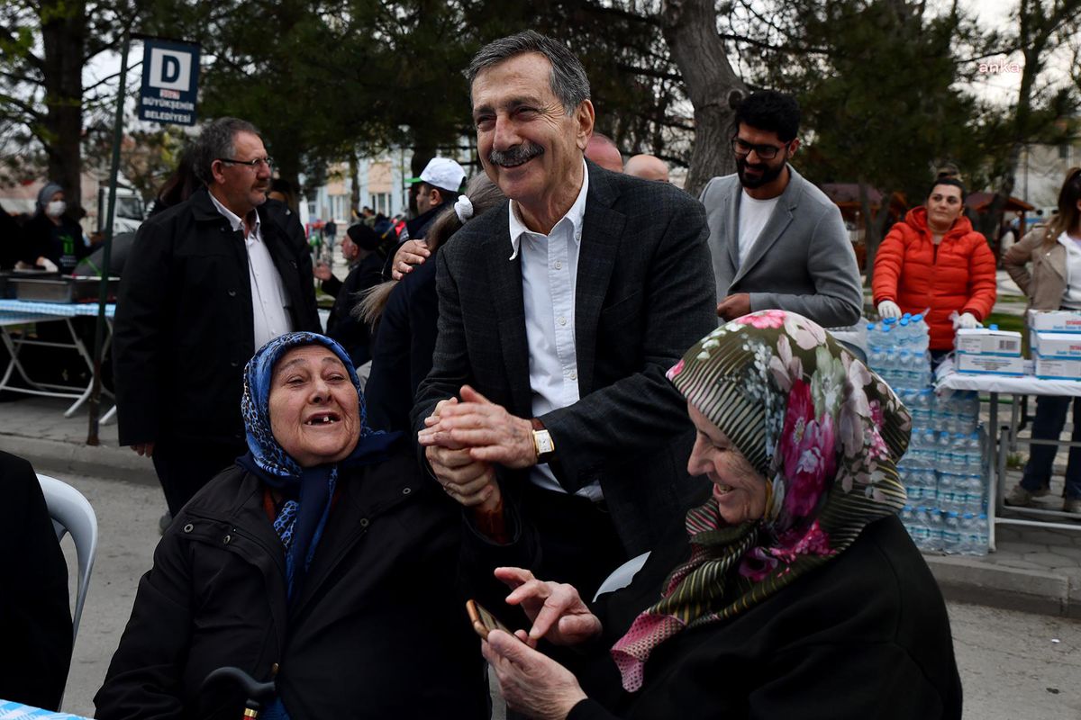 Tepebaşı Belediyesi\'nin Mahalle İftarları Devam Ediyor