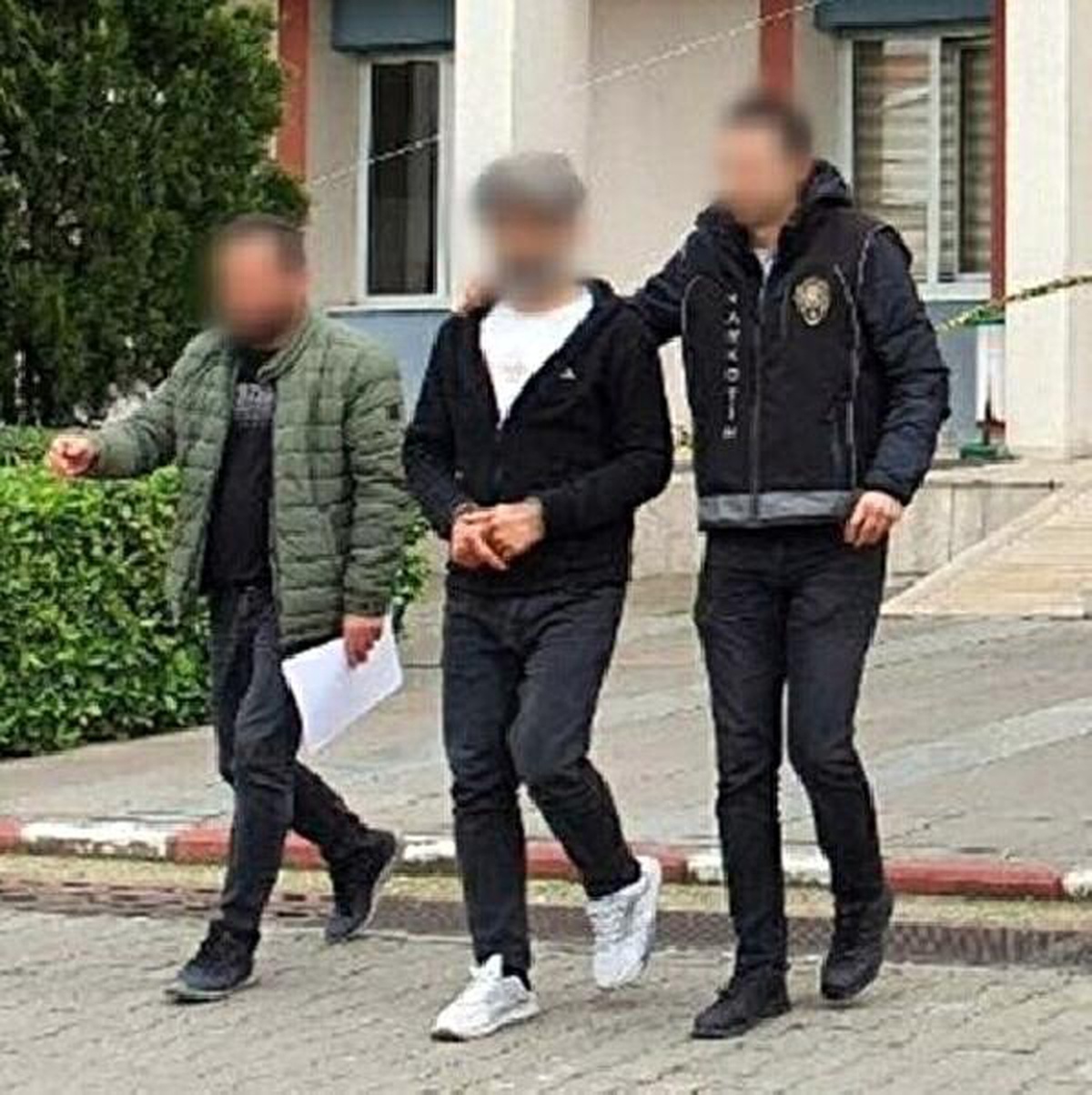 Valizindeki müzik kutusundan uyuşturucu çıktı