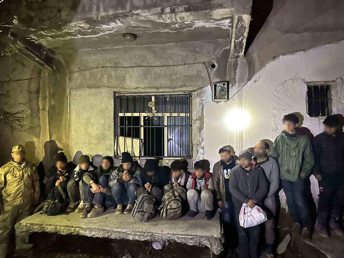 Van\'da 13 Afganistan uyruklu düzensiz göçmen yakalandı
