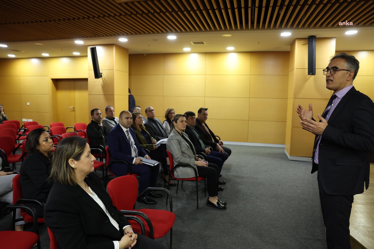 Antalya Büyükşehir, Bürokratlarını \'Değişen İklim ve Antalya\' Konusunda Bilgilendirdi