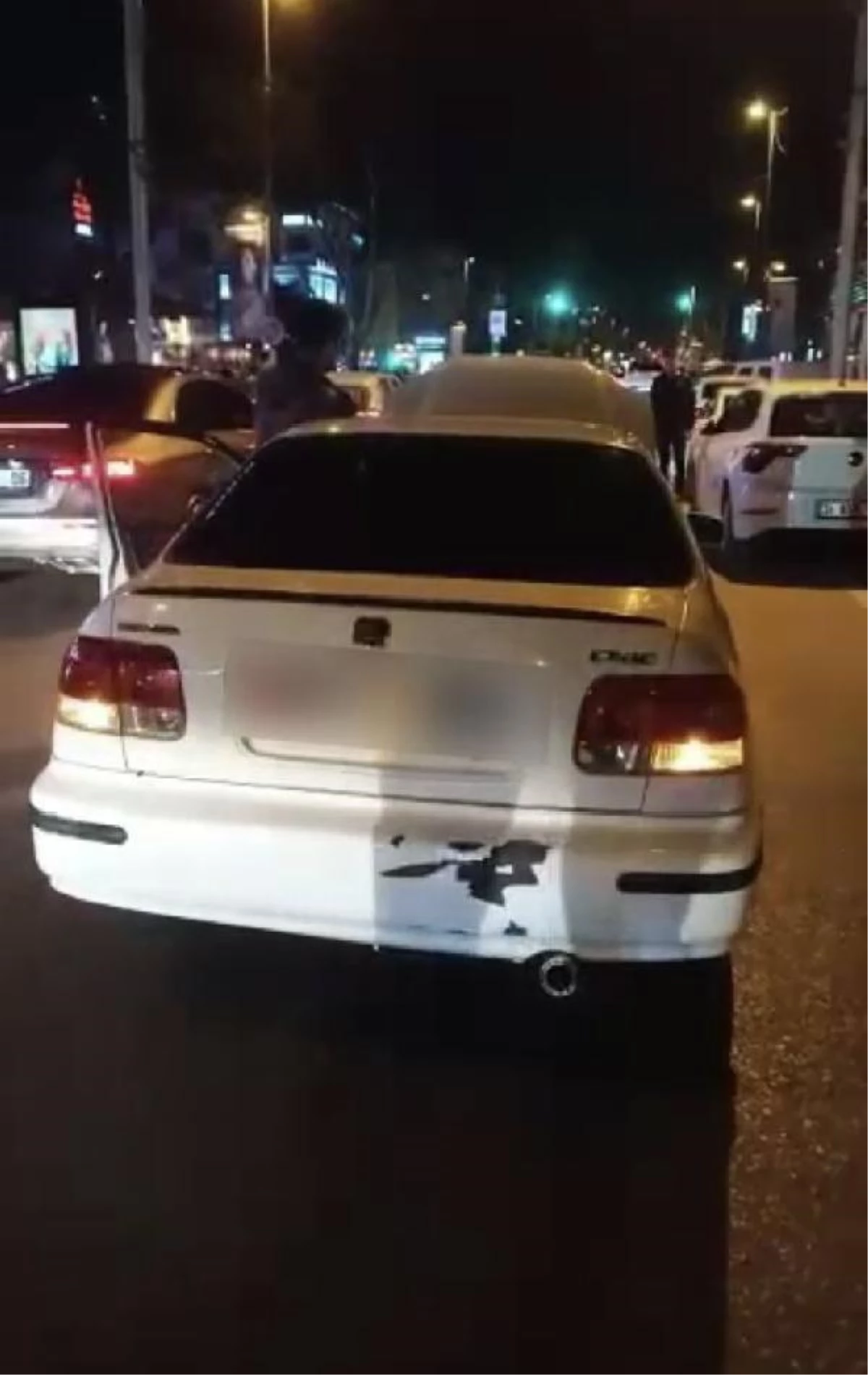 BAĞDAT CADDESİ'NDE HIZ YAPIP MAKAS ATANLARA CEZA YAĞDI