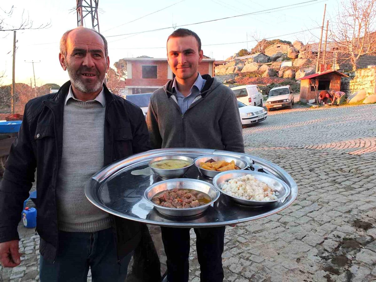Balıkesir'de asırlık toplu iftar gelenekleri devam ediyor