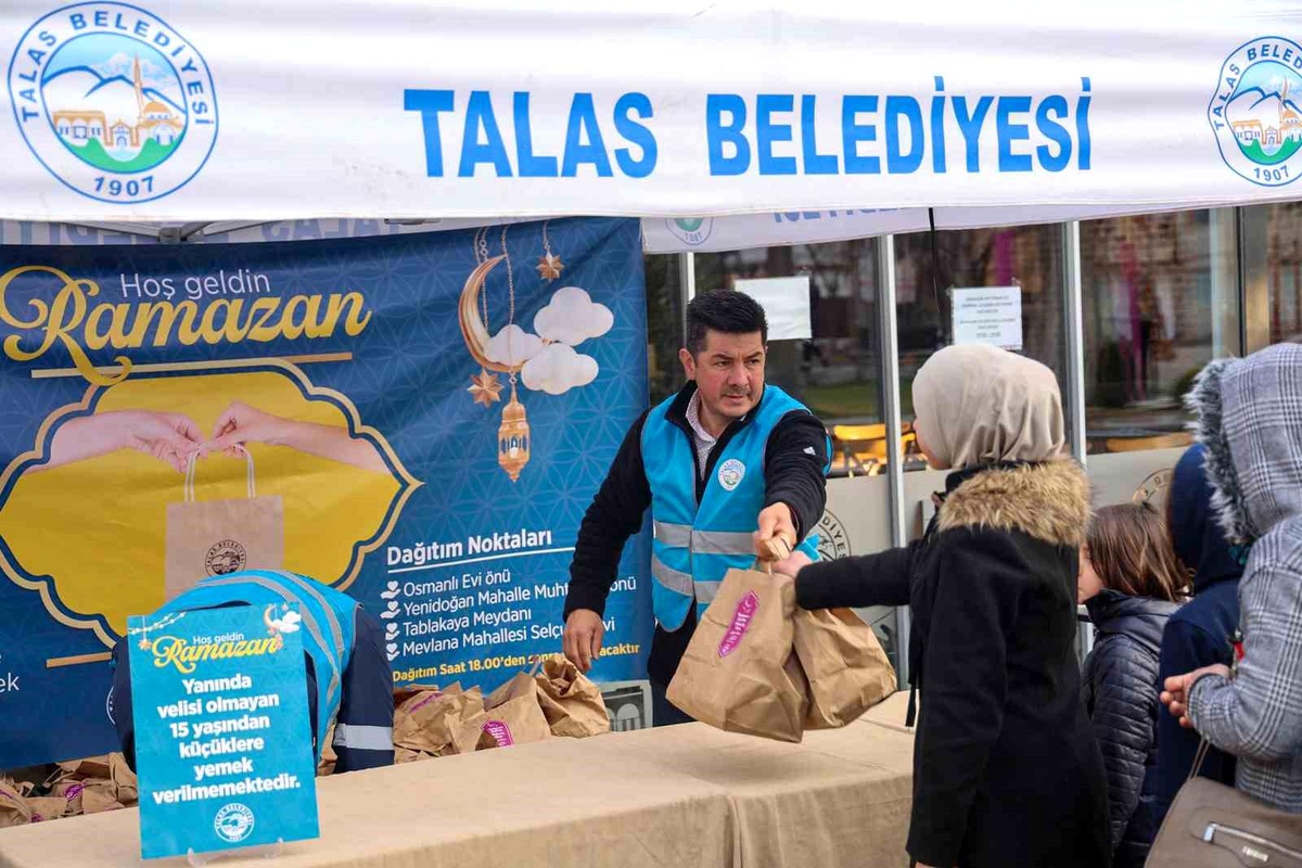 \'Biz pişirelim, siz ulaştırın\' gönüllere dokunuyor