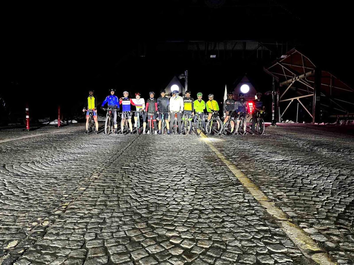 Bursa\'da bisiklet tutkunları iftar sonrası Uludağ\'a pedal çevirdi