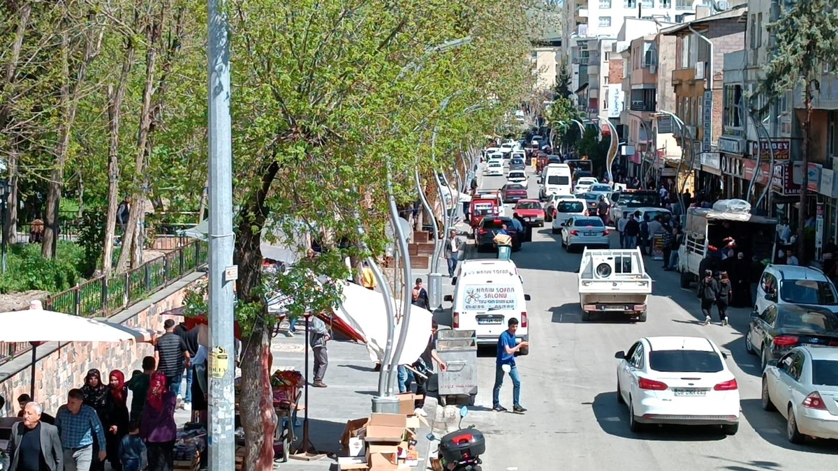 Çarsı ve pazarda bayram hareketliliği