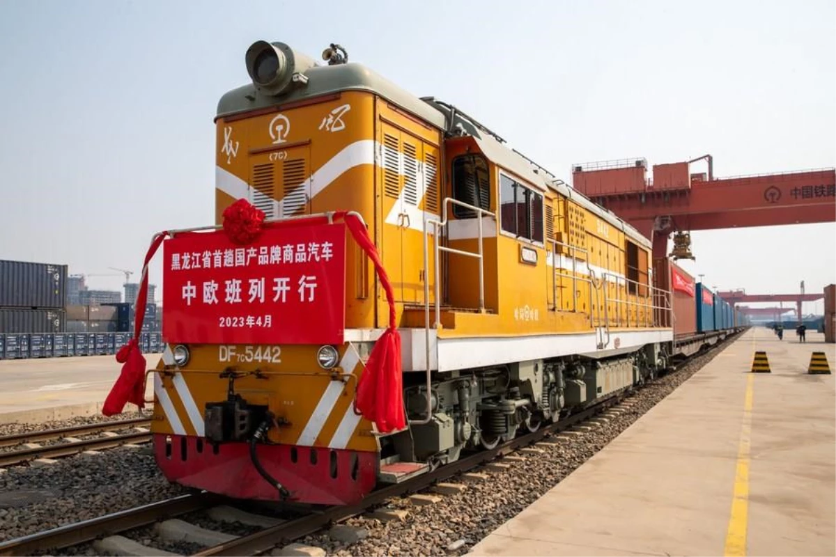 Çin\'in Heilongjiang Eyaletinden Avrupa\'ya Araç Taşıyan Yük Treni Hizmete Girdi