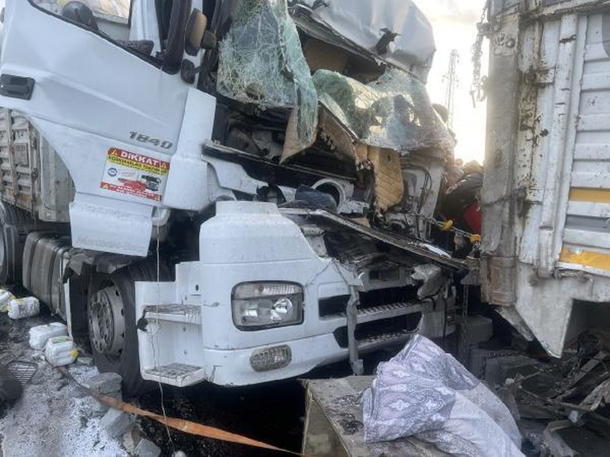 Deprem bölgesinden dönen UMKE ekibi, Şanlıurfa\'da kazaya müdahale etti