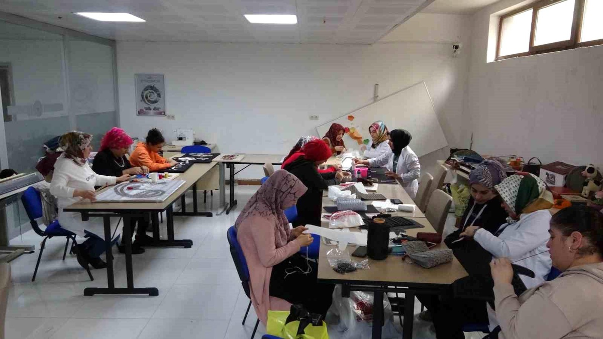 Depremin izlerini kurslarda silmeye çalışıyorlar