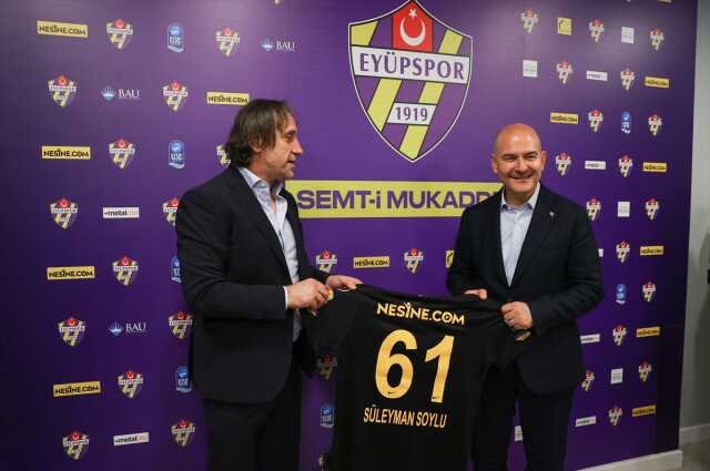 İçişleri Bakanı Süleyman Soylu, Eyüpspor'u ziyaret etti! Futbol topuyla yaptıkları alkış aldı İçişleri Bakanı Süleyman Soylu, Eyüpspor'u ziyaret etti! Futbol topuyla yaptıkları alkış aldı
